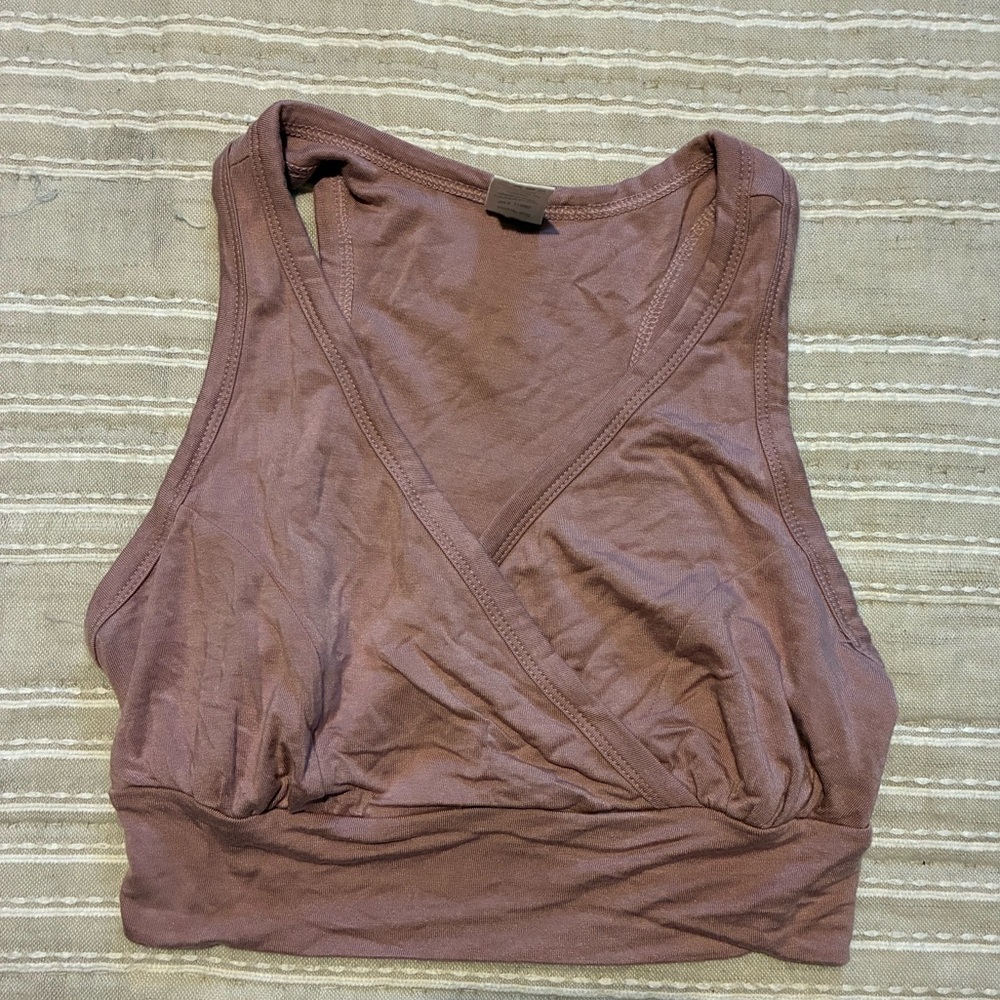 Kate Quinn sleep bra